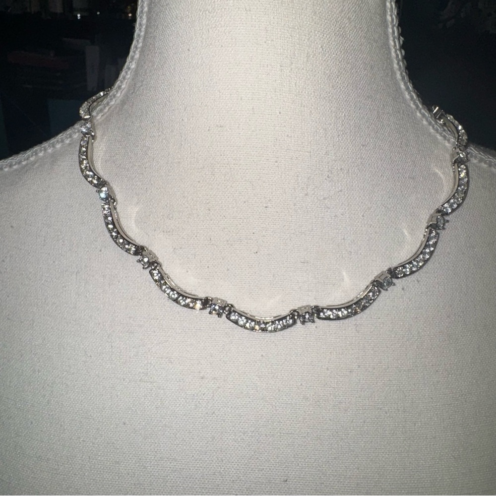 Avon Scalloped Necklace